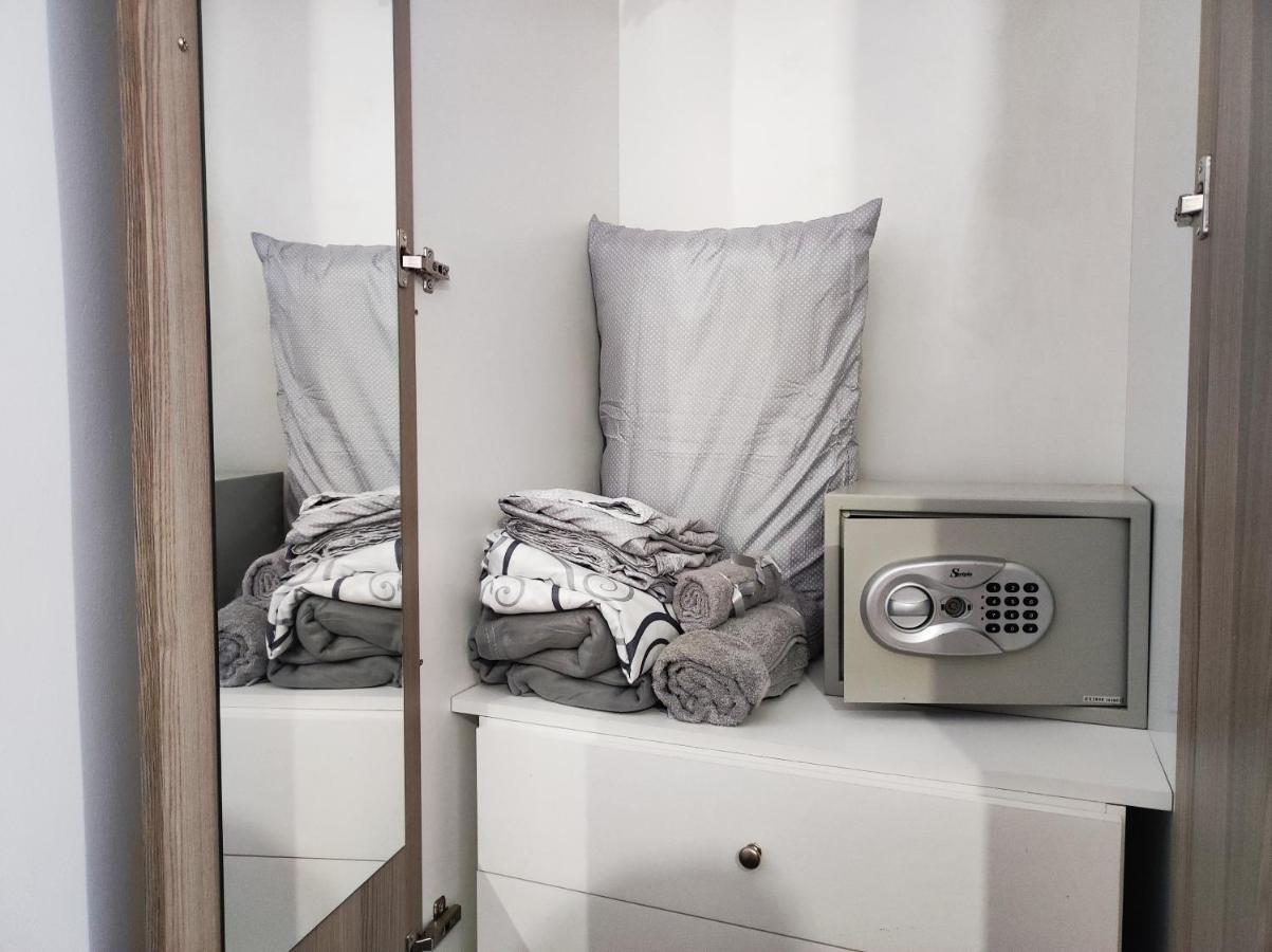 Apartment Dreams 3 *